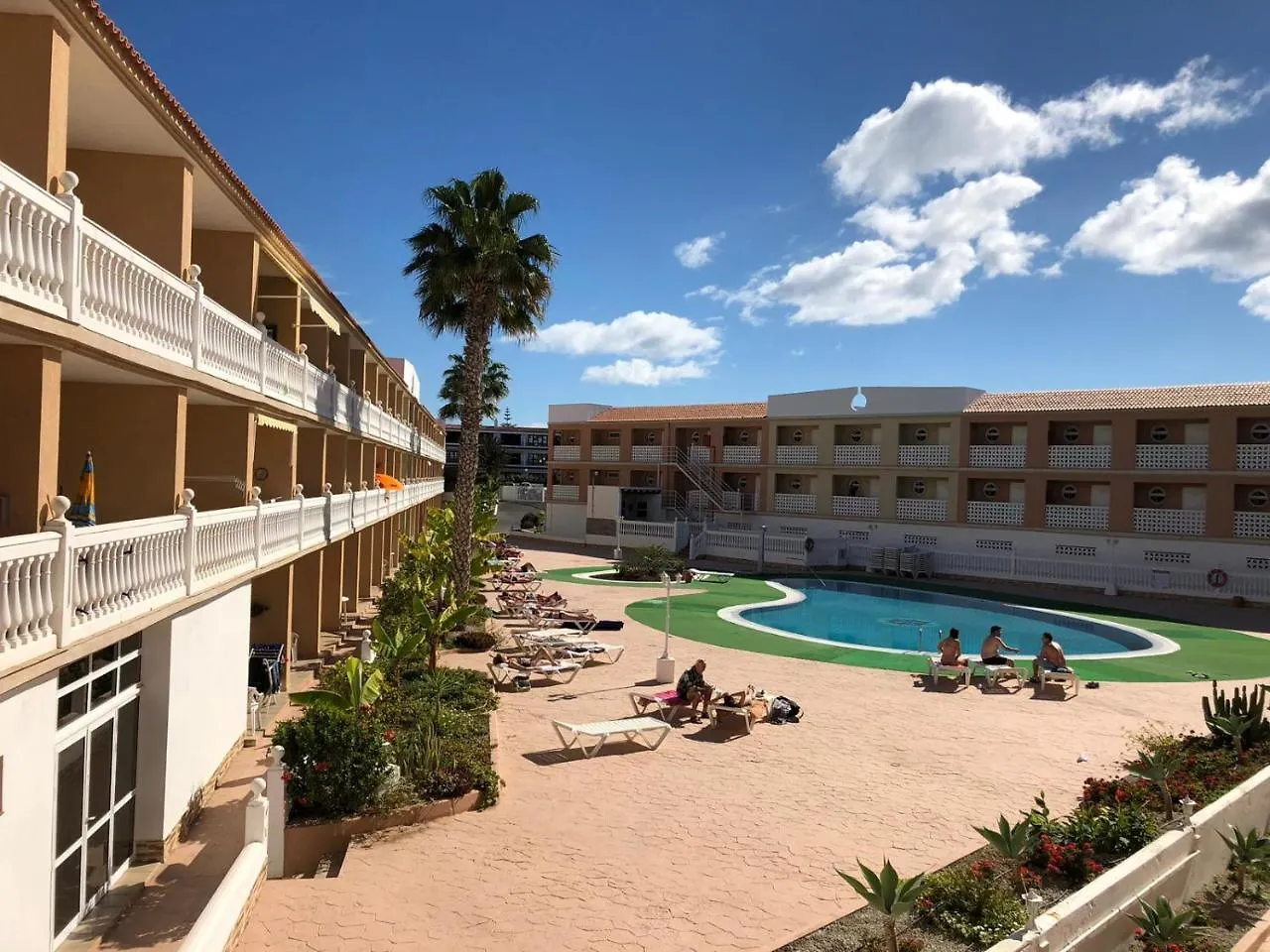 Apartamentos Parque Carolina Costa Del Silencio